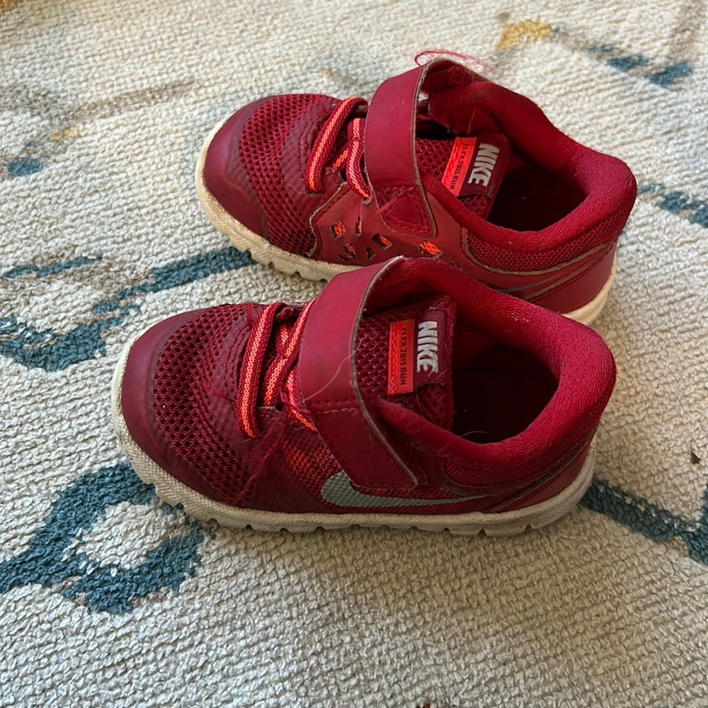 Nike tennis shoes